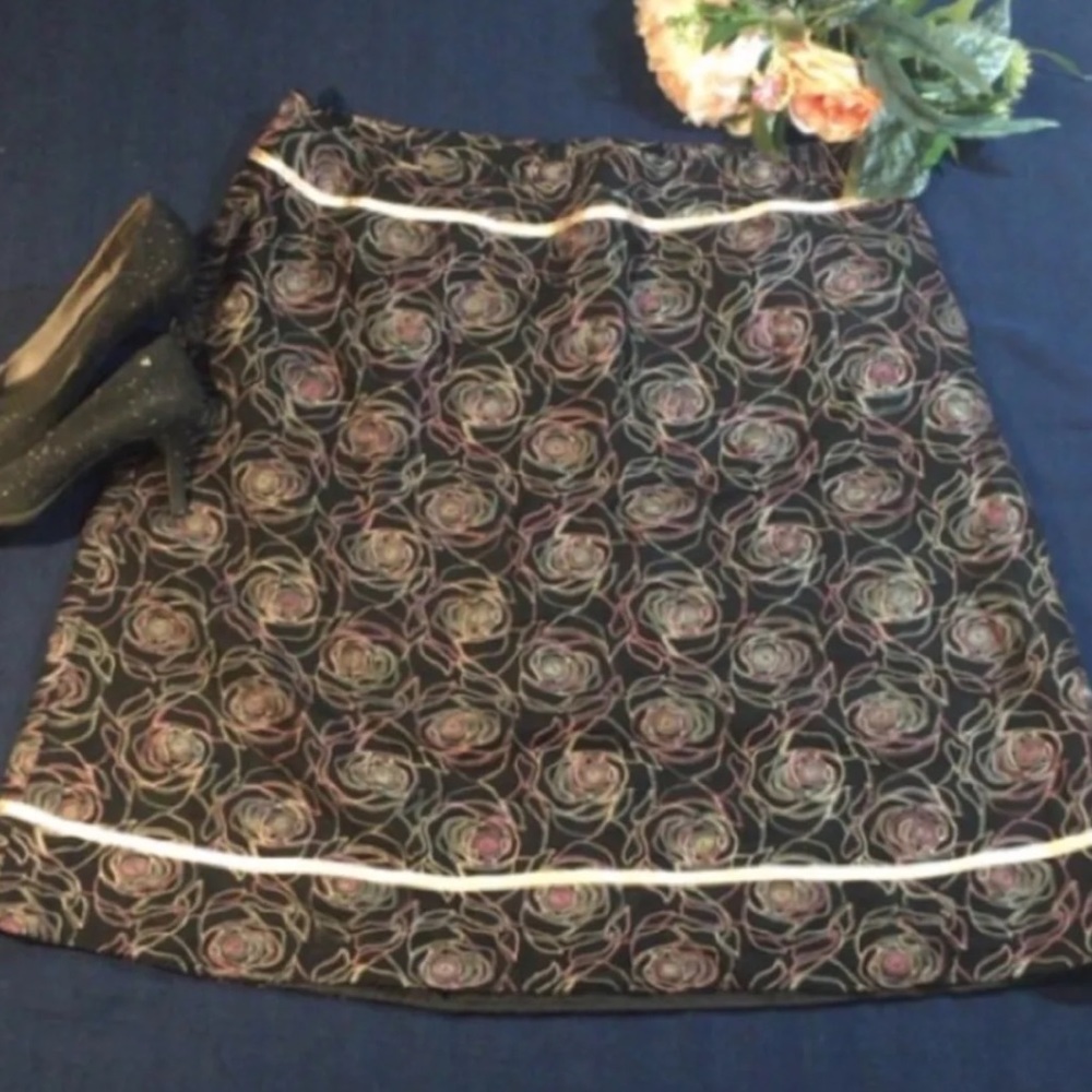 Dress Barn Woman  Size 18 W Floral Skirt